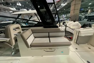 Thumbnail von Boston Whaler 330 Vantage