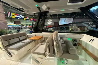 Thumbnail von Boston Whaler 330 Vantage