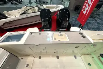 Thumbnail von Boston Whaler 330 Vantage