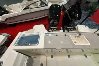Thumbnail von Boston Whaler 330 Vantage