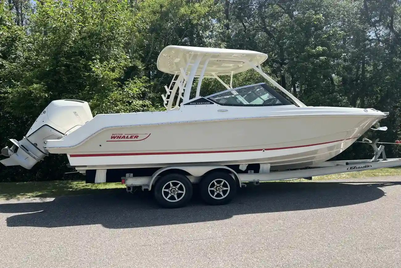 Boston Whaler 240 Vantage