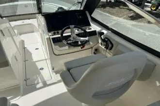 Thumbnail von Boston Whaler 240 Vantage