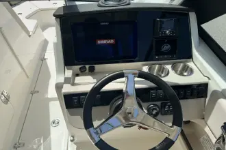 Thumbnail von Boston Whaler 240 Vantage