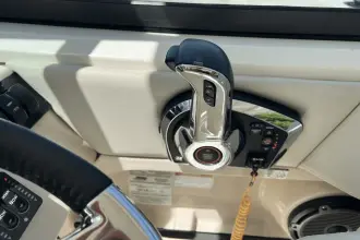 Thumbnail von Boston Whaler 240 Vantage