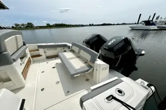 Thumbnail von Boston Whaler 380 Realm