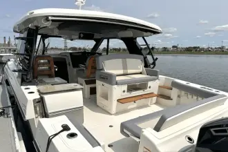Thumbnail von Boston Whaler 380 Realm