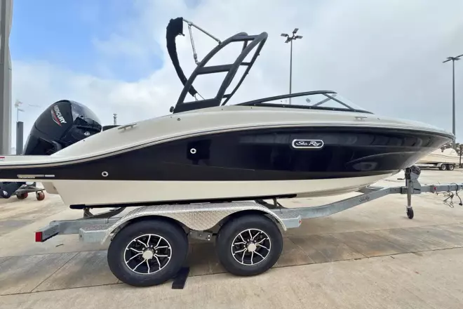Sea Ray SPX 190 Outboard