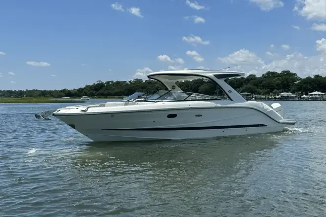 Sea Ray SLX 310 Outboard