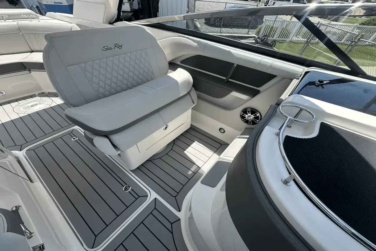 Thumbnail von Sea Ray SLX 310 Outboard