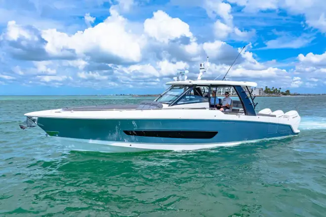 Boston Whaler 420 Outrage