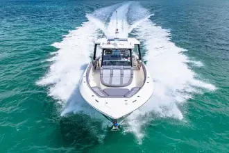 Thumbnail von Boston Whaler 420 Outrage