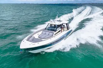 Thumbnail von Boston Whaler 420 Outrage