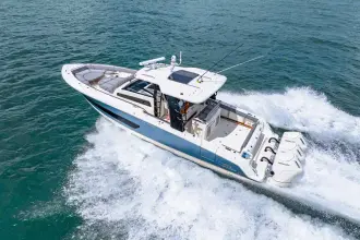 Thumbnail von Boston Whaler 420 Outrage