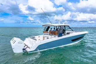 Thumbnail von Boston Whaler 420 Outrage