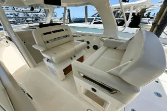 Thumbnail von Boston Whaler 350 Realm