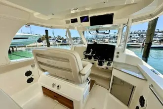 Thumbnail von Boston Whaler 350 Realm
