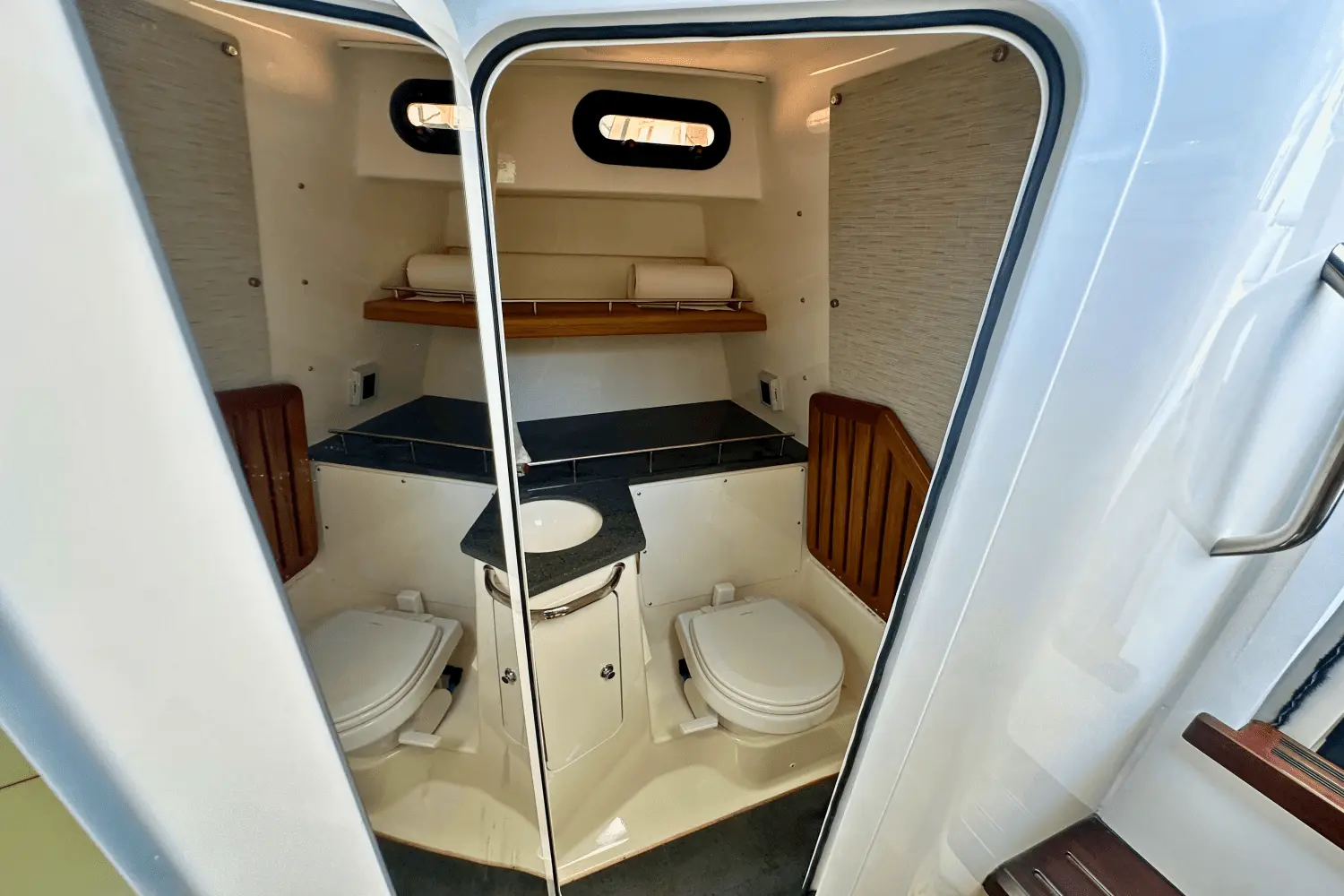 Thumbnail von Boston Whaler 350 Realm