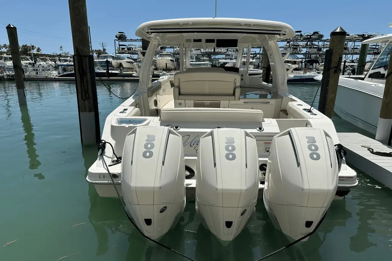 Thumbnail von Boston Whaler 350 Realm