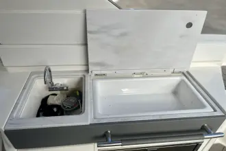 Thumbnail von Sea Ray SLX 350