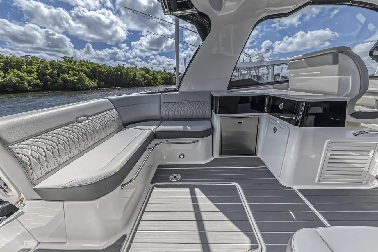 Thumbnail von Sea Ray 370 Sundancer Outboard