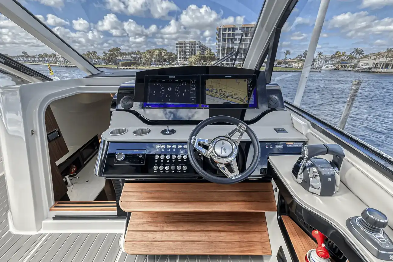 Thumbnail von Sea Ray 370 Sundancer Outboard