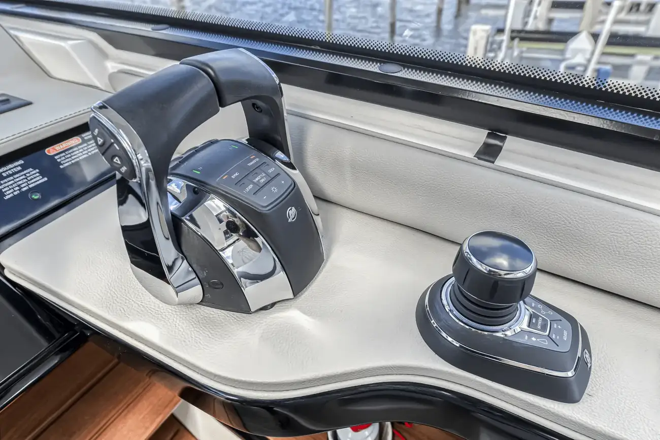 Thumbnail von Sea Ray 370 Sundancer Outboard