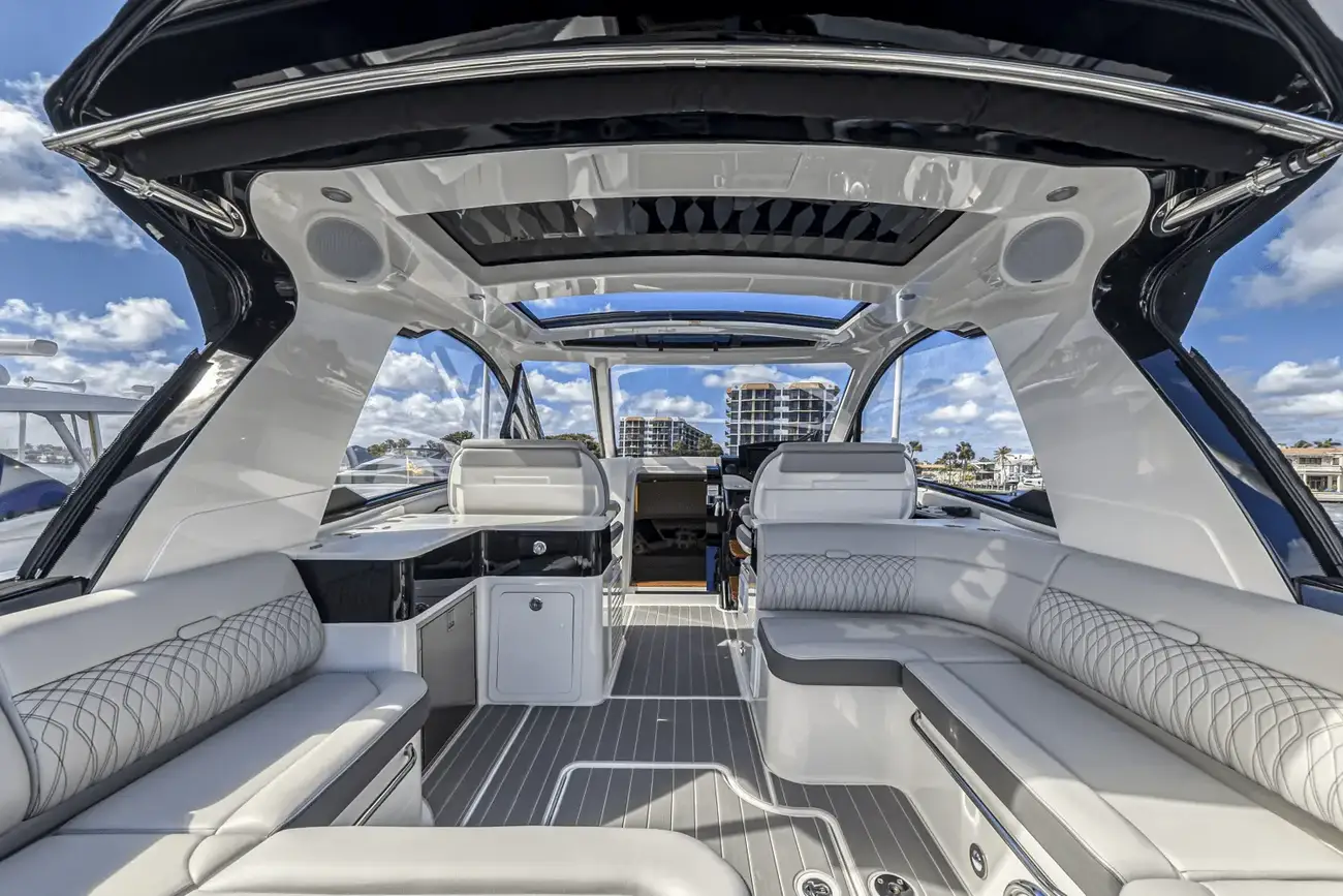 Thumbnail von Sea Ray 370 Sundancer Outboard