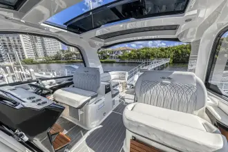 Thumbnail von Sea Ray 370 Sundancer Outboard