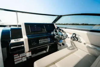 Thumbnail von Cruisers Yachts 38 GLS OB