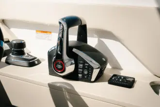 Thumbnail von Cruisers Yachts 38 GLS OB