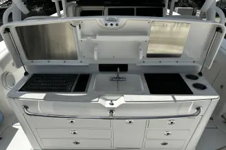 Thumbnail von Boston Whaler 370 Outrage