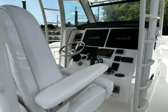 Thumbnail von Boston Whaler 370 Outrage