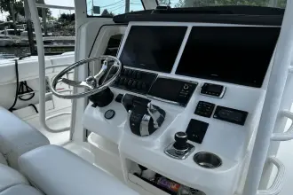 Thumbnail von Boston Whaler 370 Outrage