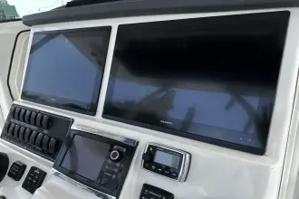 Thumbnail von Boston Whaler 370 Outrage