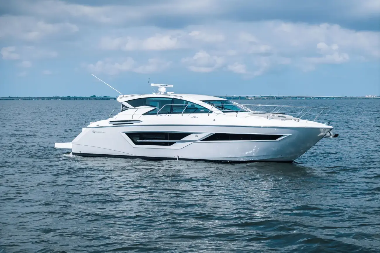 Cruisers Yachts 46 Cantius