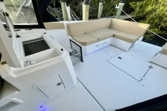 Thumbnail von Cruisers Yachts 390 Express Coupe