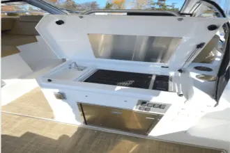 Thumbnail von Cruisers Yachts 390 Express Coupe