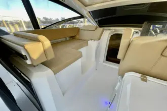 Thumbnail von Cruisers Yachts 390 Express Coupe