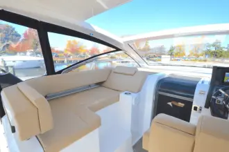 Thumbnail von Cruisers Yachts 390 Express Coupe