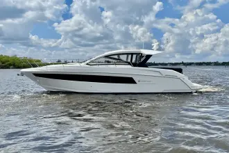 Thumbnail von Cruisers Yachts 390 Express Coupe