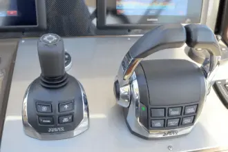 Thumbnail von Cruisers Yachts 390 Express Coupe