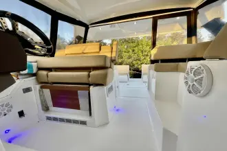 Thumbnail von Cruisers Yachts 390 Express Coupe