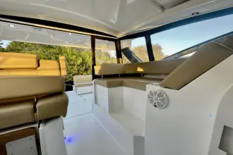 Thumbnail von Cruisers Yachts 390 Express Coupe