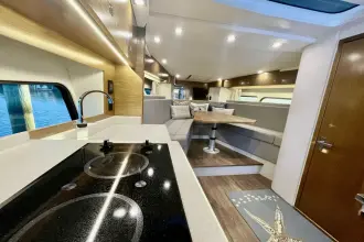 Thumbnail von Cruisers Yachts 390 Express Coupe