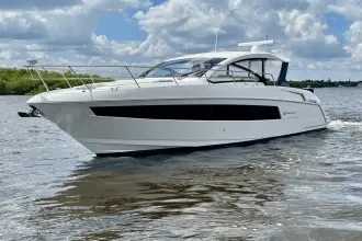 Thumbnail von Cruisers Yachts 390 Express Coupe
