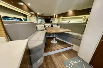 Thumbnail von Cruisers Yachts 390 Express Coupe