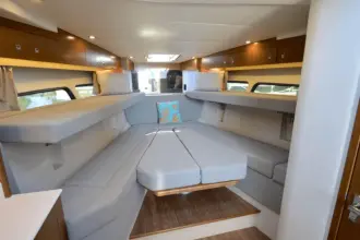 Thumbnail von Cruisers Yachts 390 Express Coupe