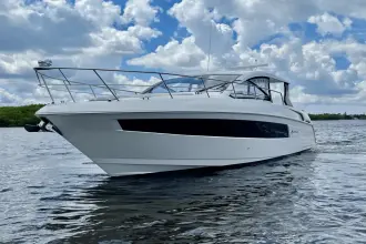 Thumbnail von Cruisers Yachts 390 Express Coupe