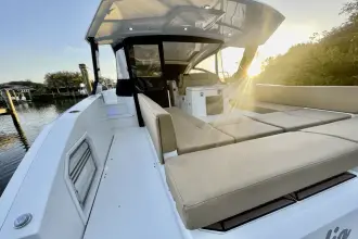 Thumbnail von Cruisers Yachts 390 Express Coupe