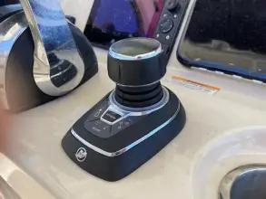 Thumbnail von Boston Whaler 330 Outrage